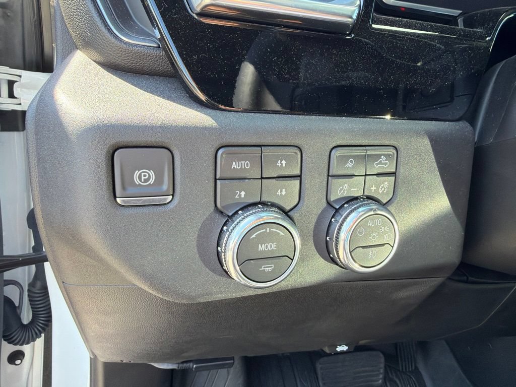 Used 2026 GMC Sierra 1500 SLT AWD/4WD image 25