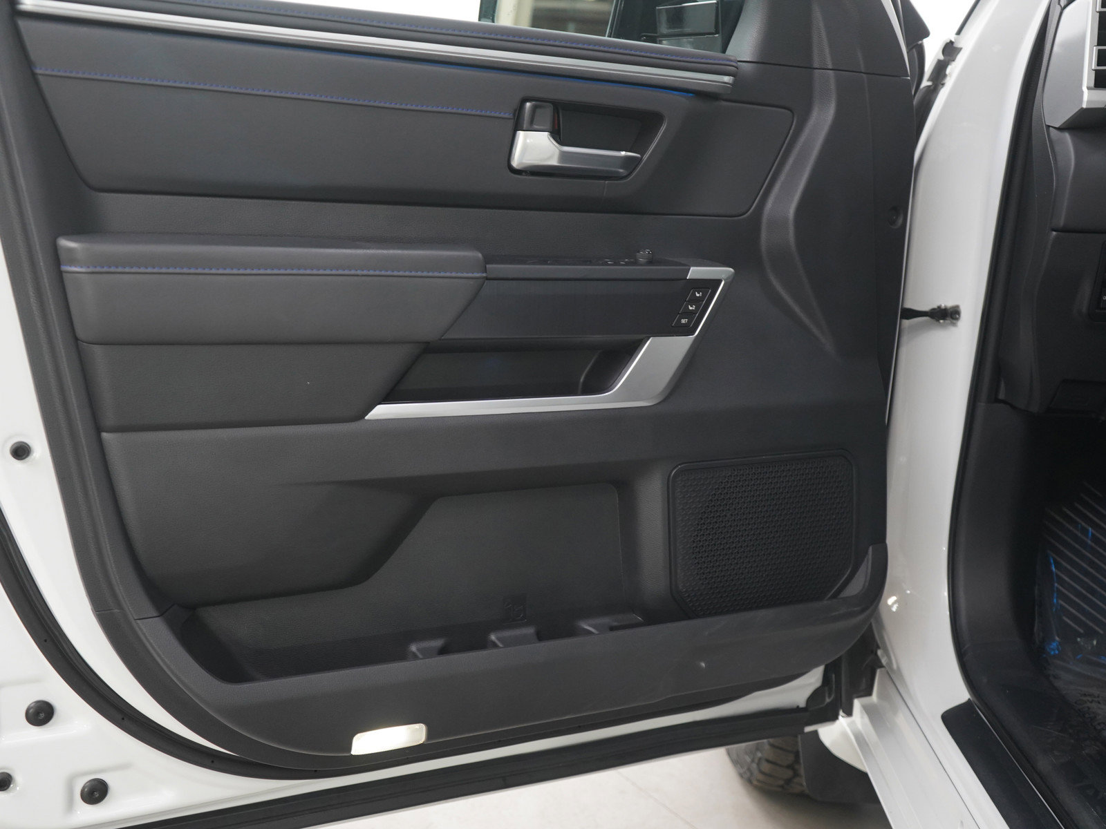 Used 2023 Toyota Sequoia Platinum image 19