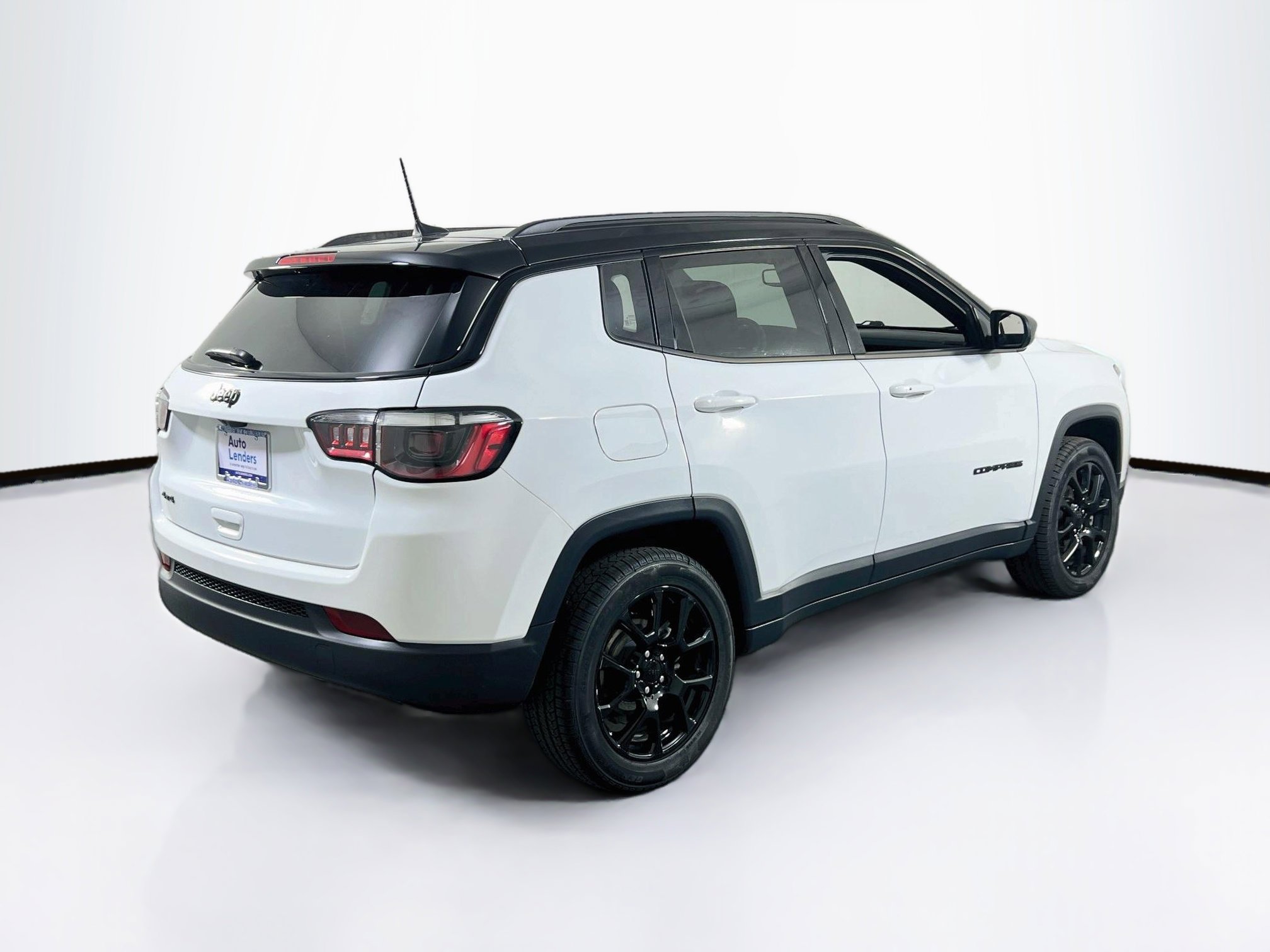 Used 2022 Jeep Compass Latitude w/ Sun and Sound Group AWD/4WD image 5