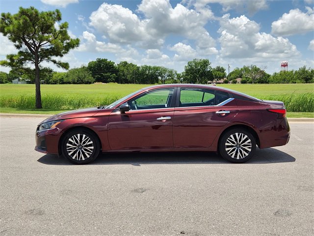 Used 2024 Nissan Altima 2.5 SV image 4