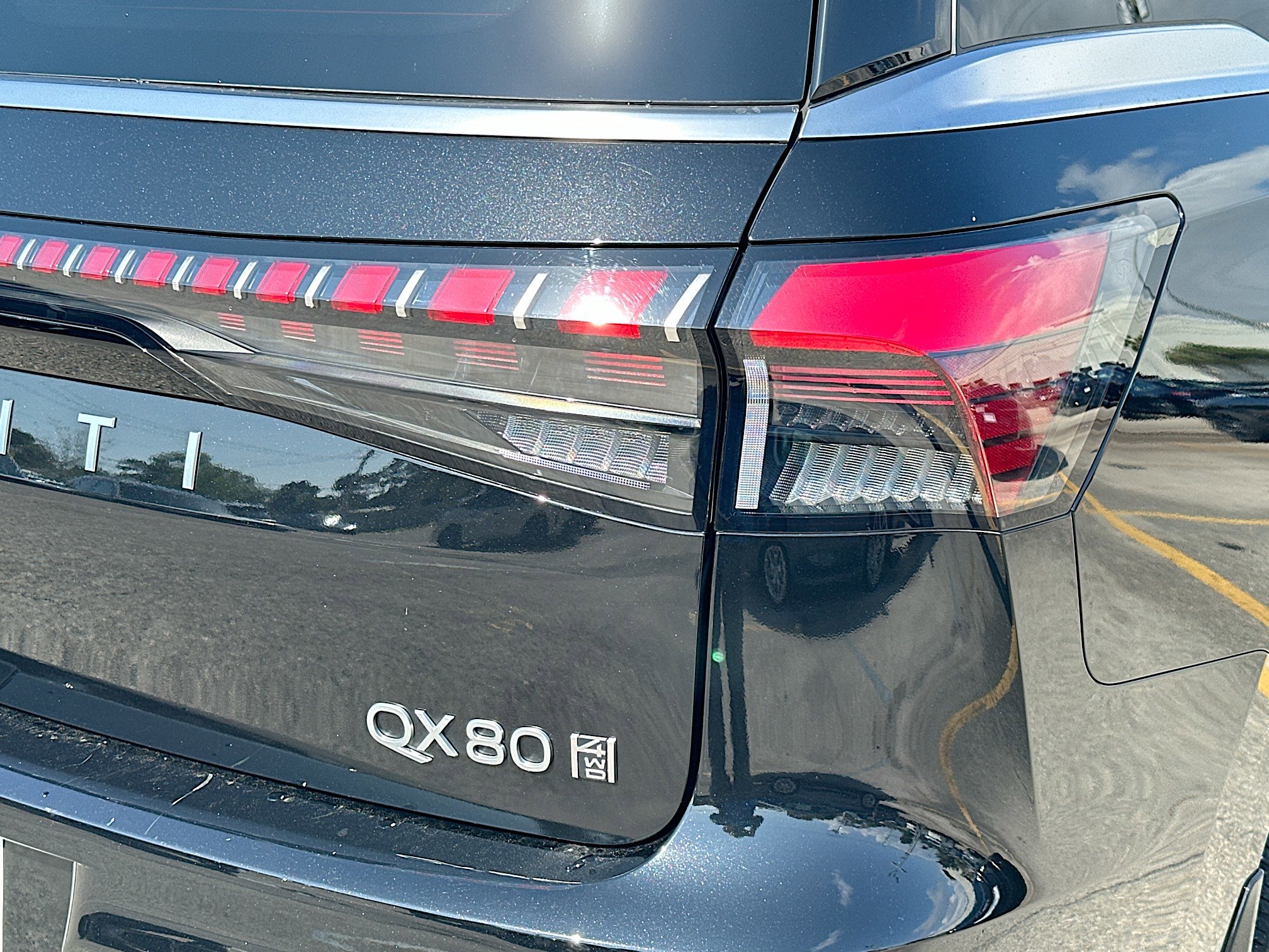 Used 2025 INFINITI QX80 Sensory image 28