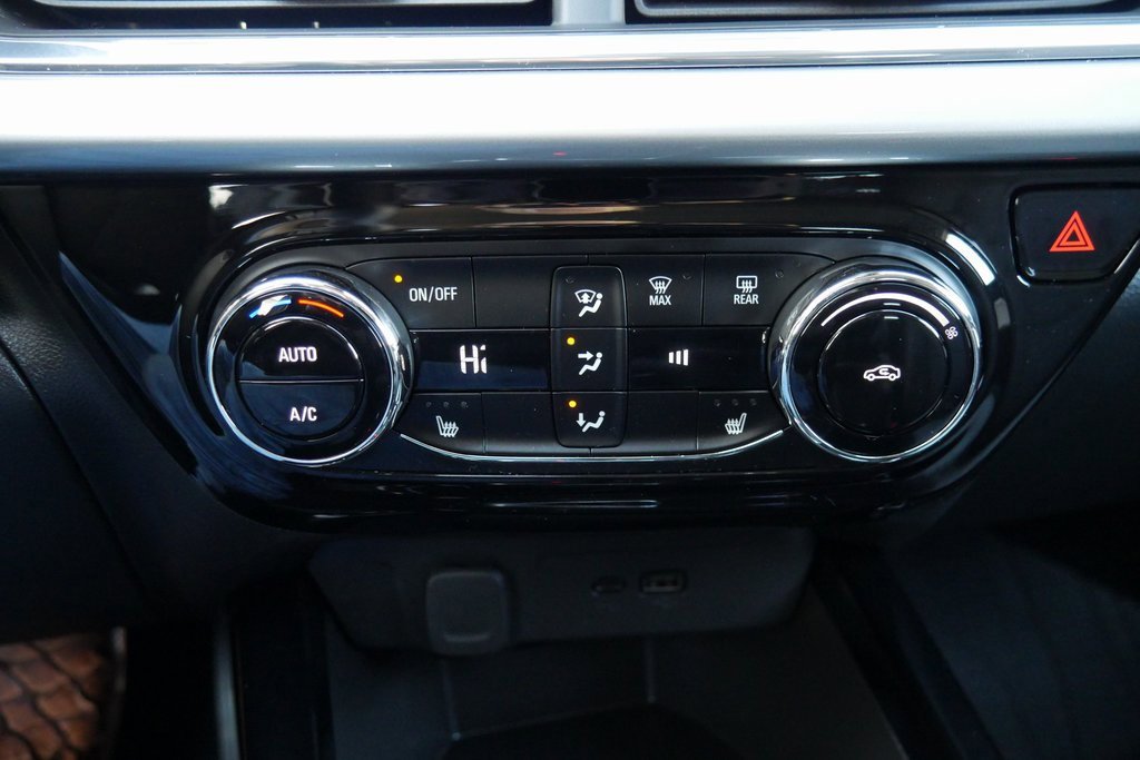 Used 2025 Chevrolet Trax LT w/ Driver Confidence Package image 17