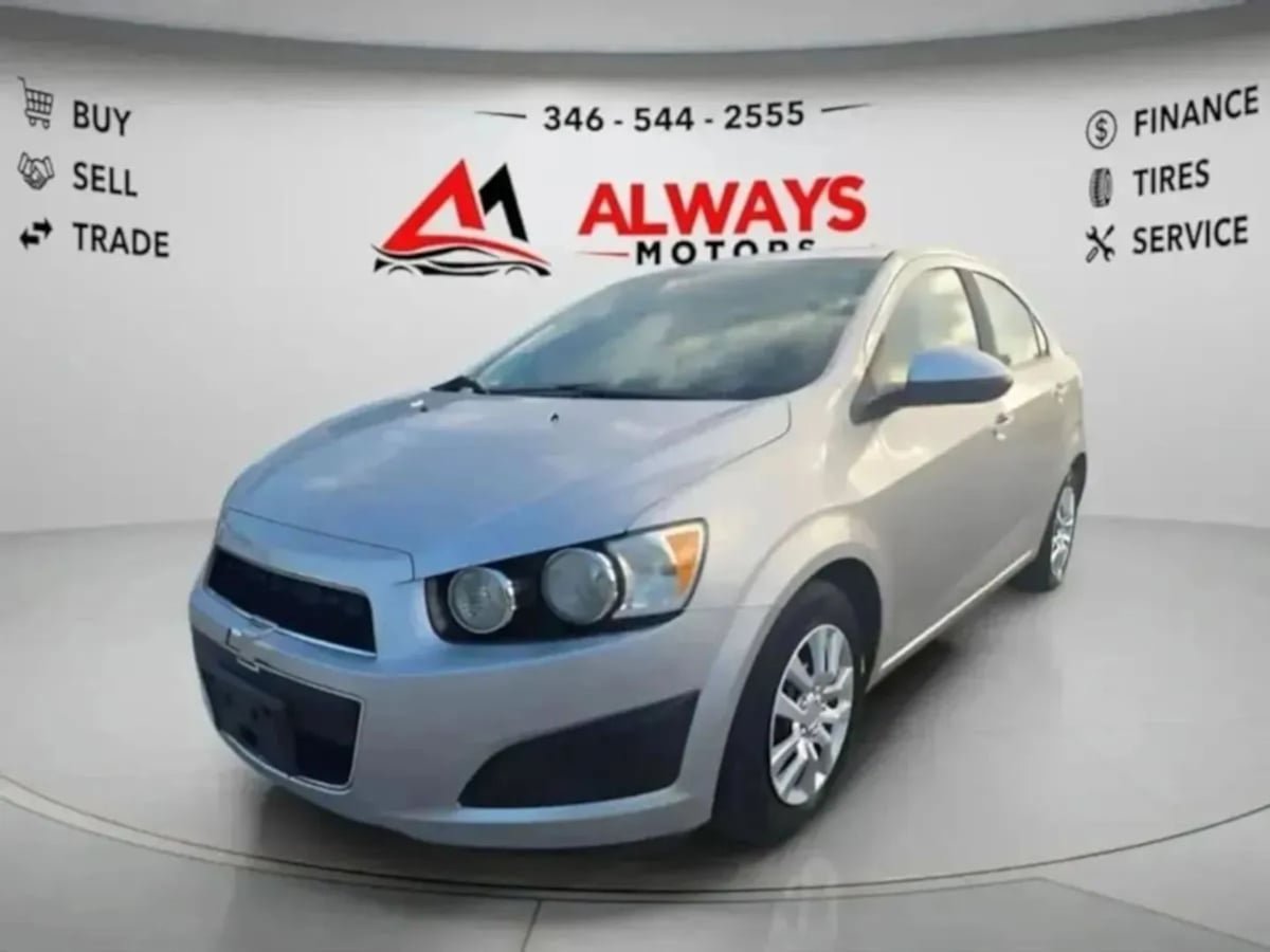 Used 2013 Chevrolet Sonic LS FWD image 2