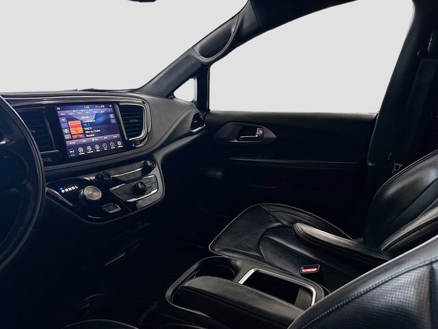 Used 2019 Chrysler Pacifica Limited w/ S Appearance Package image 25