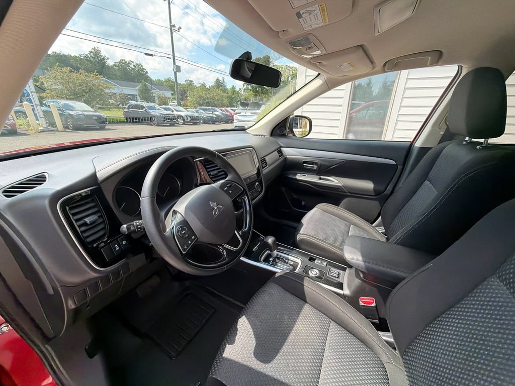 Used 2018 Mitsubishi Outlander SE AWD/4WD image 14