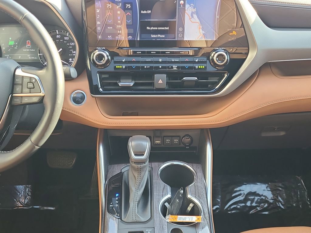 Used 2021 Toyota Highlander Platinum image 19