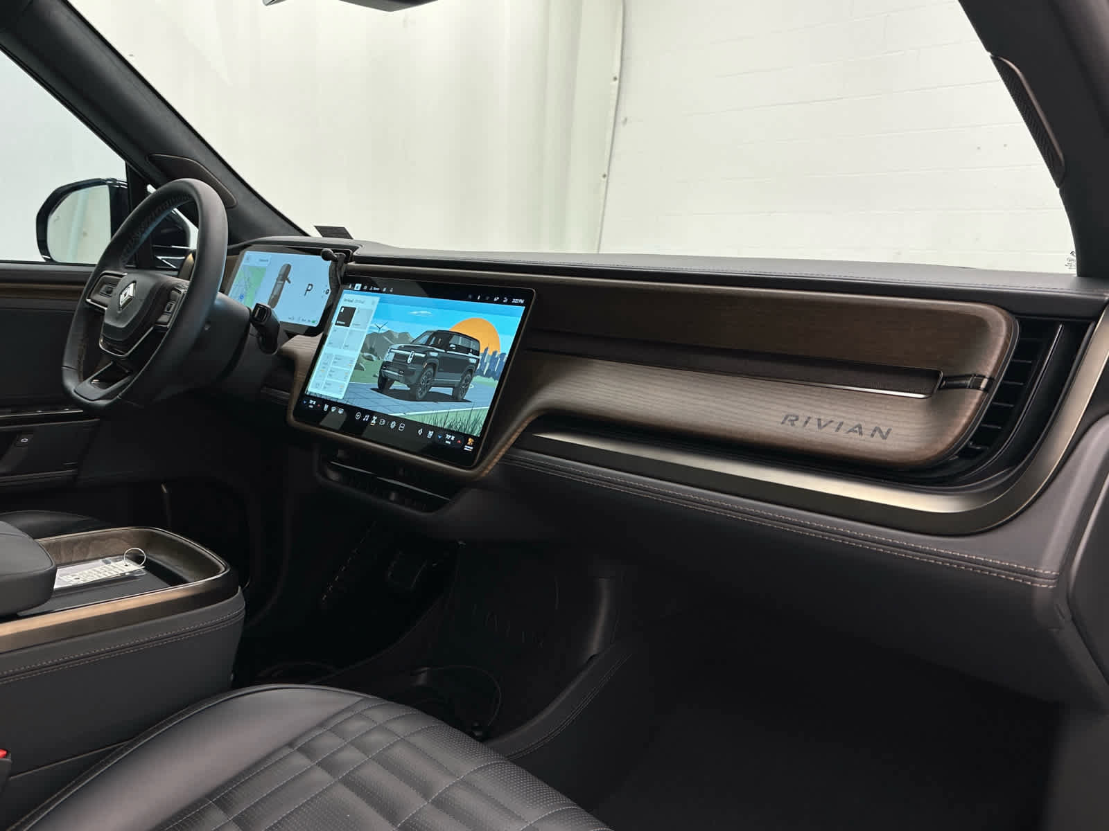 Used 2026 Rivian R1S Premium image 18