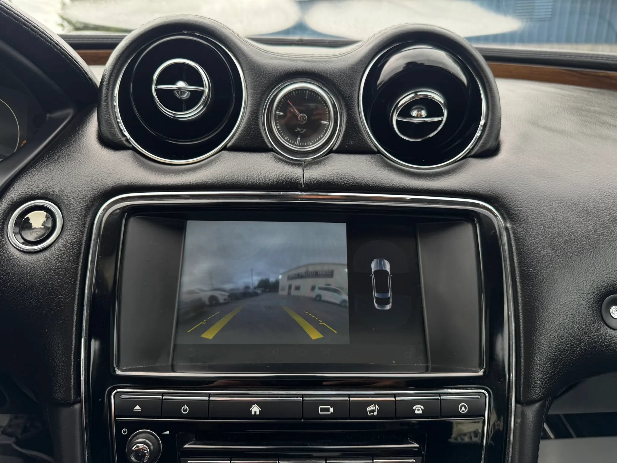 Used 2016 Jaguar XJ L Supercharged RWD image 22