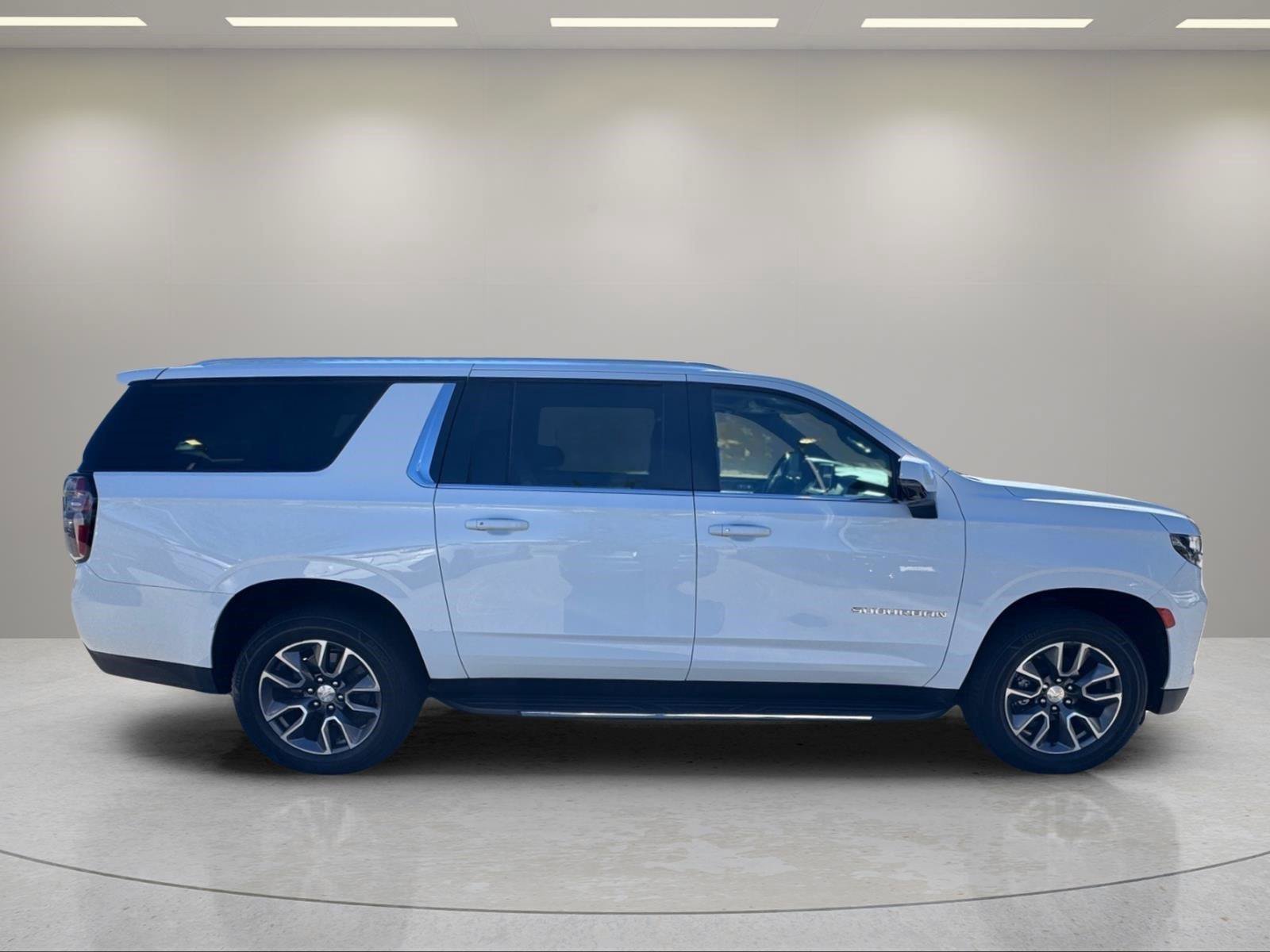 Used 2023 Chevrolet Suburban LT w/ Luxury Package AWD/4WD image 6