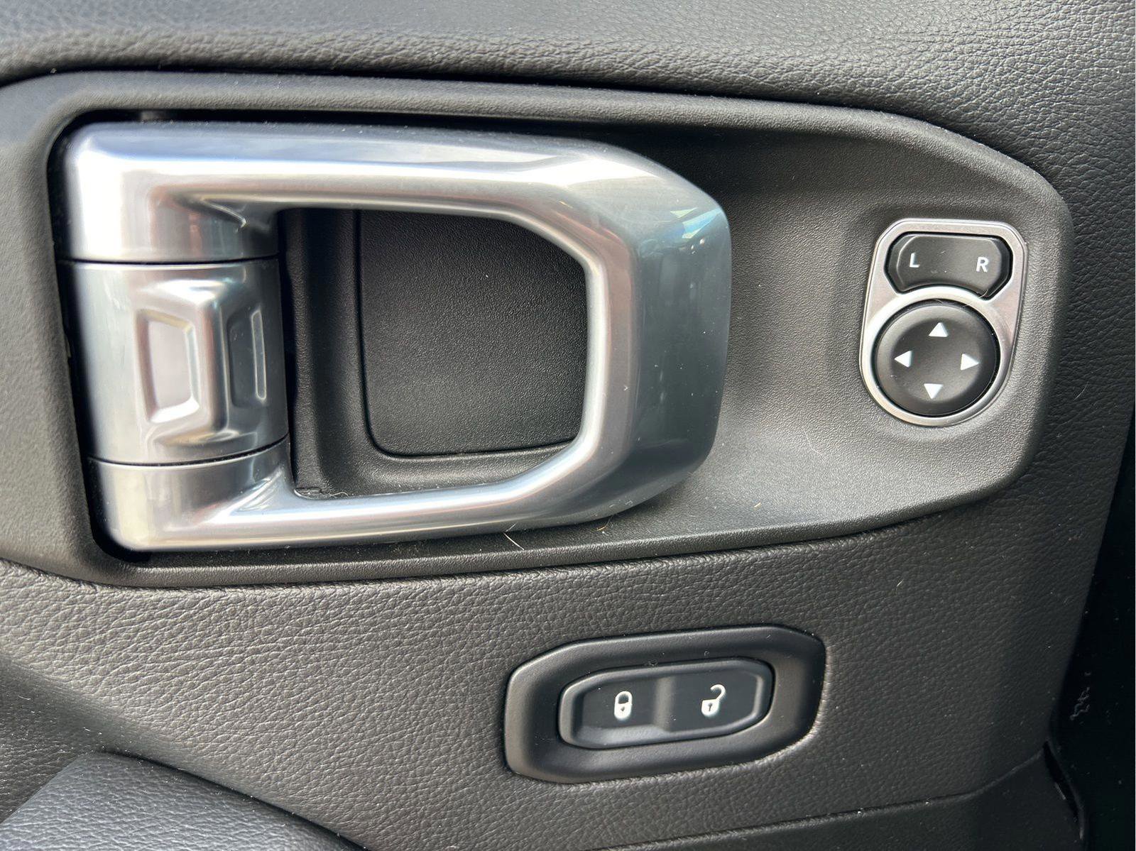 Certified 2022 Jeep Wrangler Unlimited Sahara image 26