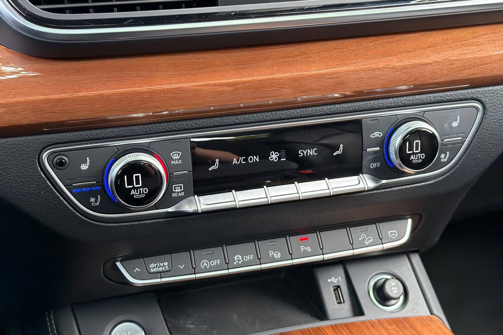 Used 2021 Audi Q5 Prestige w/ Prestige Package image 26