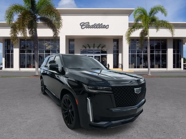Used 2022 Cadillac Escalade Luxury w/ LPO, Illumination Package AWD/4WD image 3