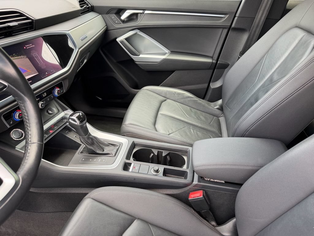 Used 2019 Audi Q3 2.0T Premium w/ Convenience Package AWD/4WD image 12