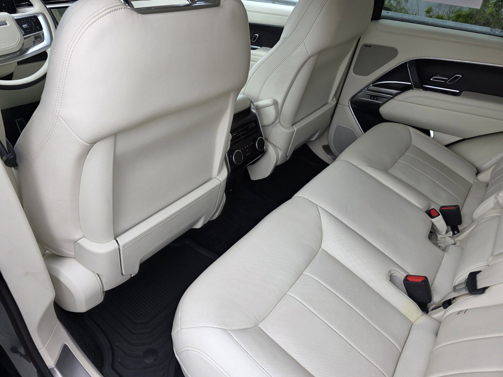 Certified 2023 Land Rover Range Rover SE image 15