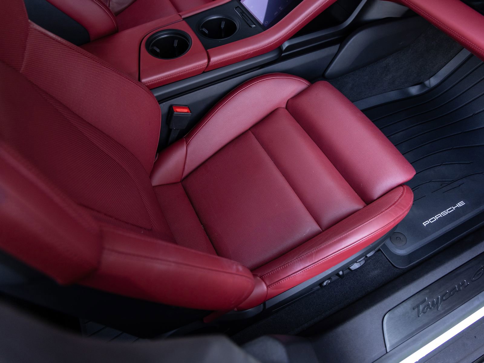 Certified 2023 Porsche Taycan GTS image 35