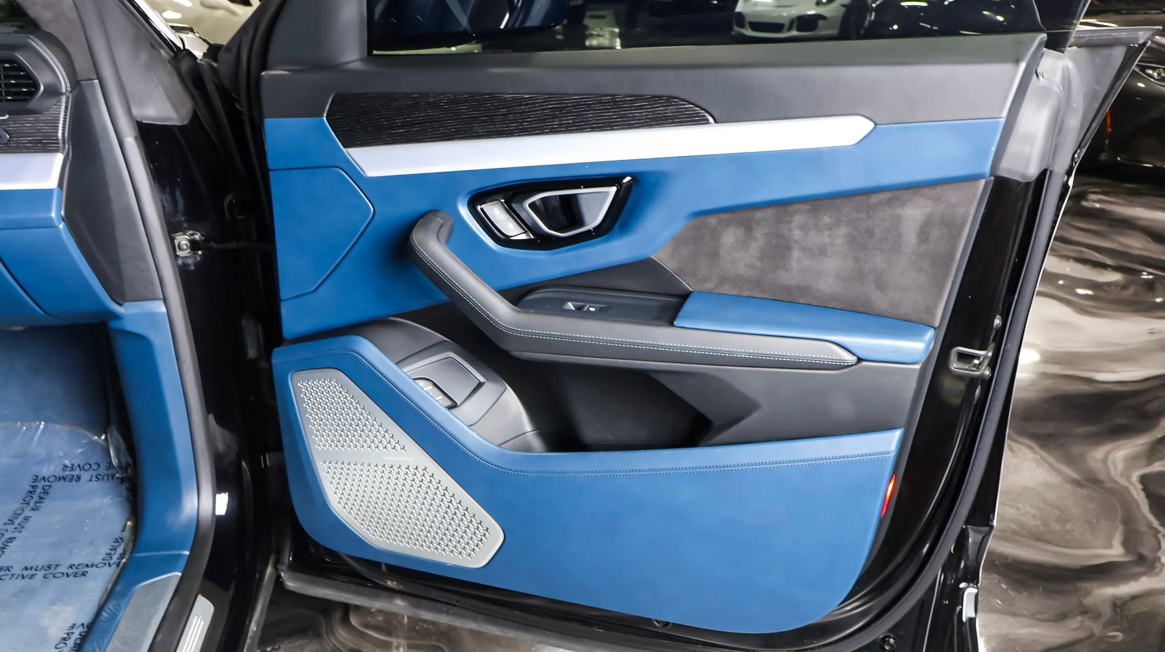 Used 2019 Lamborghini Urus AWD/4WD image 27