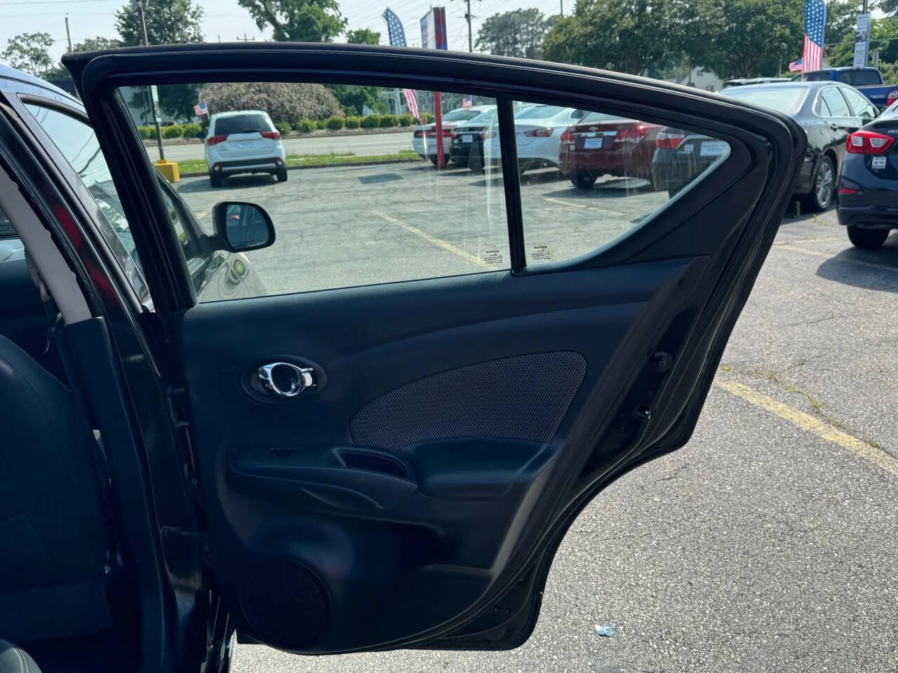 Used 2014 Nissan Versa SV w/ Convenience Package FWD image 13