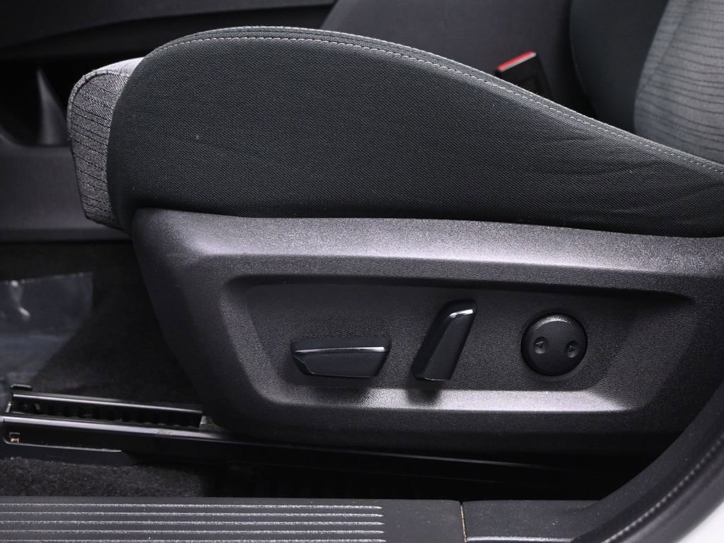 Used 2023 Nissan Rogue SV image 35