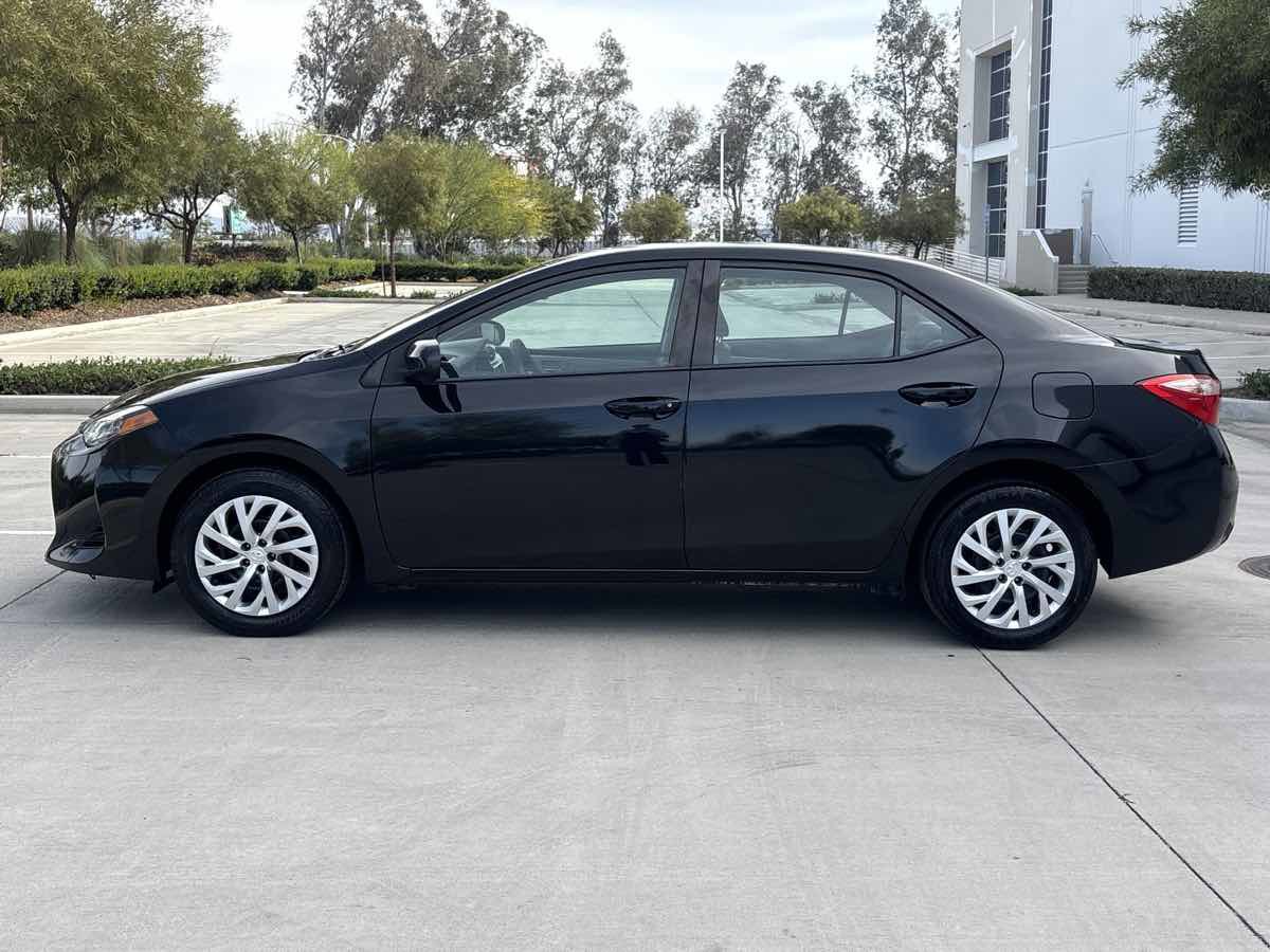 Used 2017 Toyota Corolla LE w/ Carpet Mat Package (TMS) FWD image 6