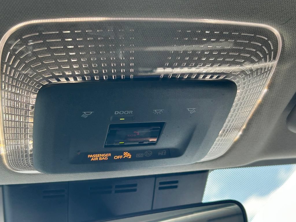 Used 2024 Toyota Prius XLE FWD image 19