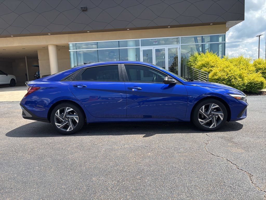 Certified 2025 Hyundai Elantra Sport FWD image 4