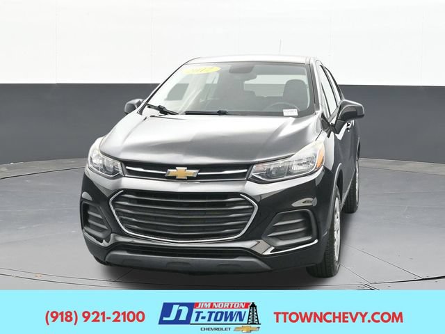 Used 2017 Chevrolet Trax LS FWD image 2
