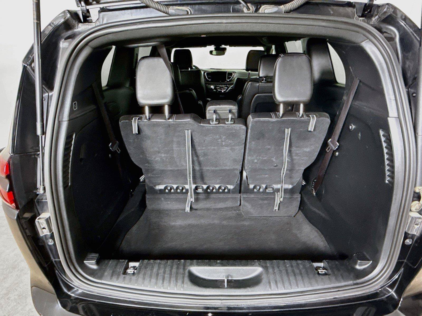 Used 2025 Chrysler Pacifica Select FWD image 24