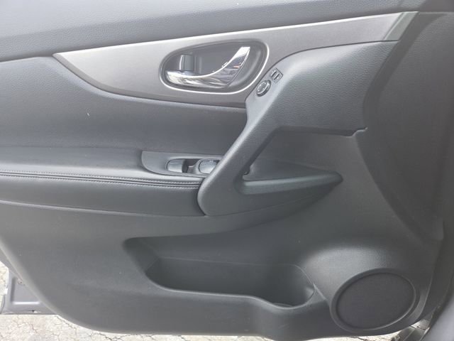 Used 2016 Nissan Rogue S image 25