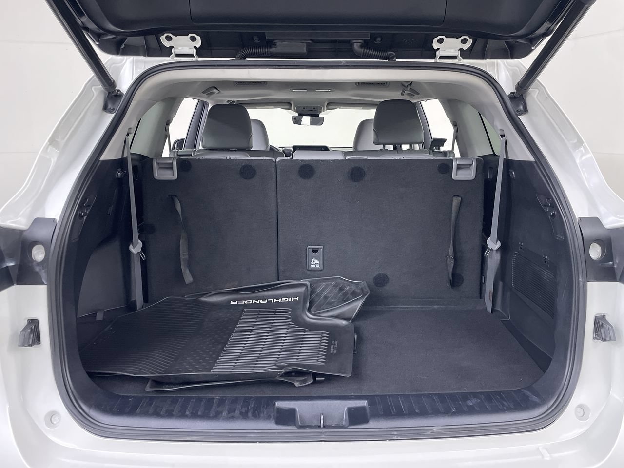 Used 2020 Toyota Highlander XLE AWD/4WD image 22