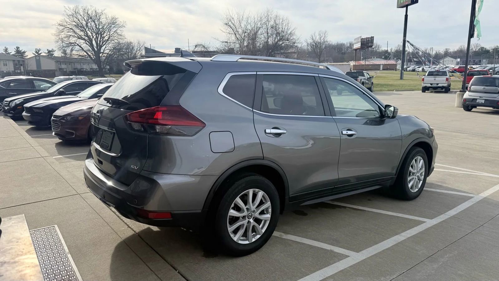 Used 2020 Nissan Rogue SV image 5
