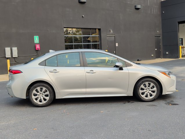 Used 2024 Toyota Corolla LE FWD image 4