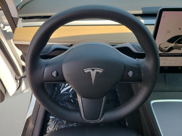 Used 2021 Tesla Model Y Long Range AWD/4WD image 25