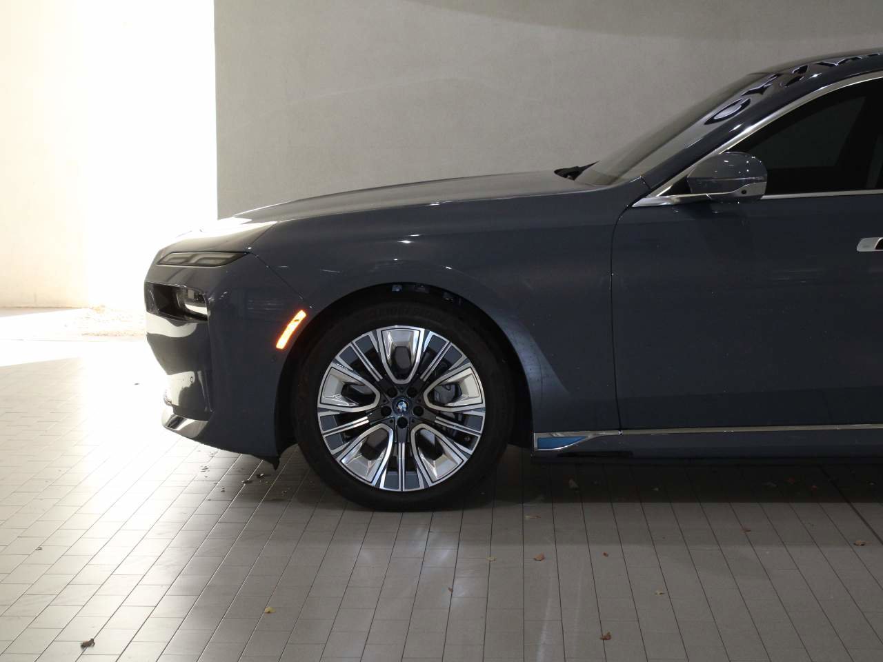 Certified 2023 BMW i7 xDrive60 AWD/4WD image 4
