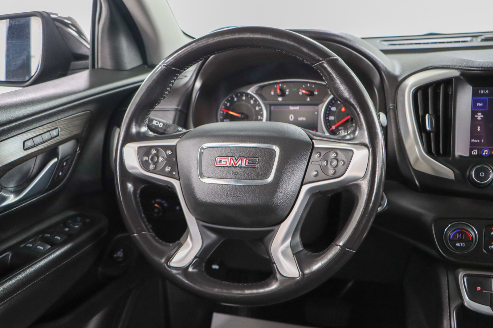Used 2022 GMC Terrain SLT image 12