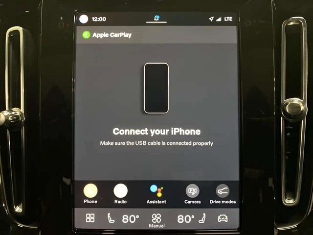 Used 2025 Volvo XC40 B5 Plus image 21