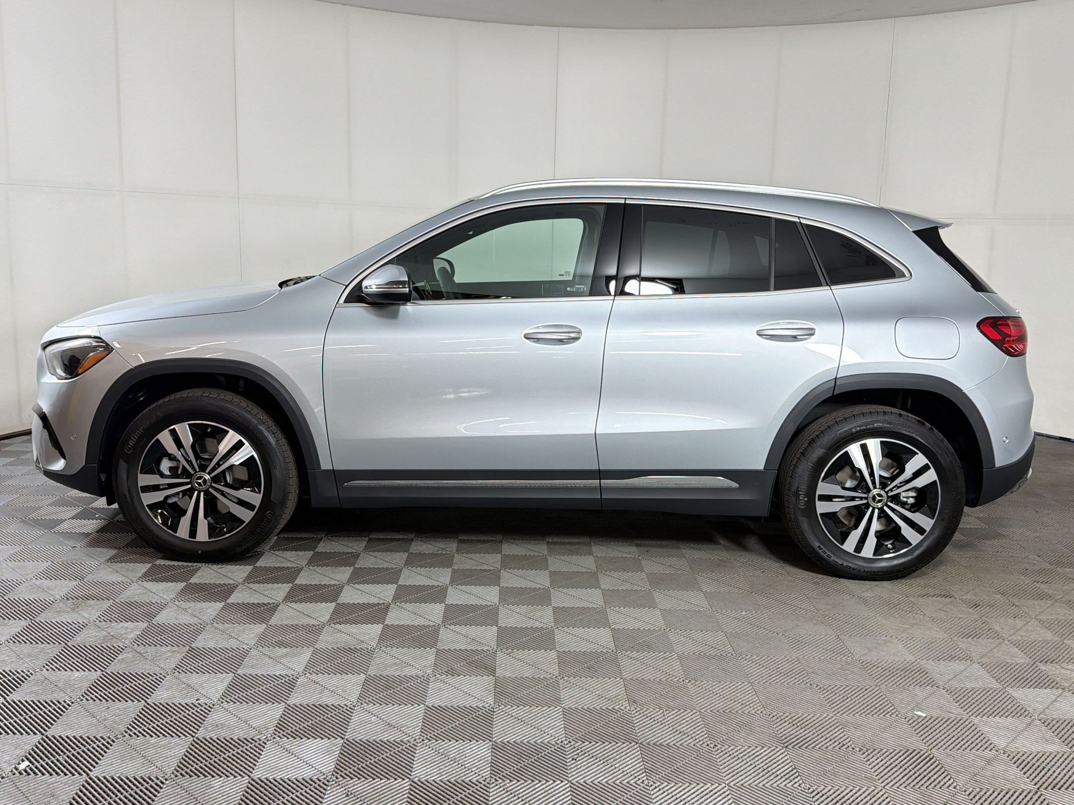 Used 2026 Mercedes-Benz GLA 250 4MATIC image 2