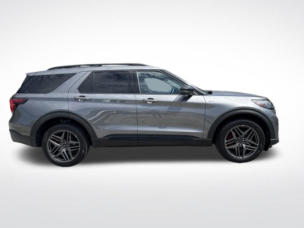 Used 2025 Ford Explorer ST-Line w/ ST-Line Street Pack AWD/4WD image 9