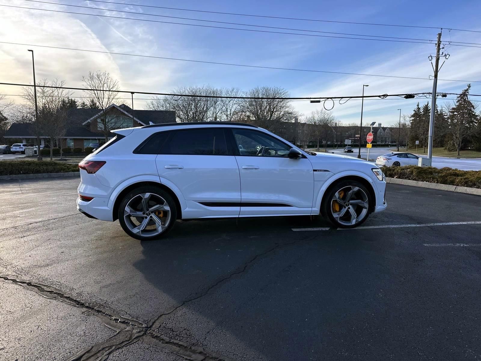 Used 2023 Audi e-tron S Premium Plus w/ Black Optic Package image 8