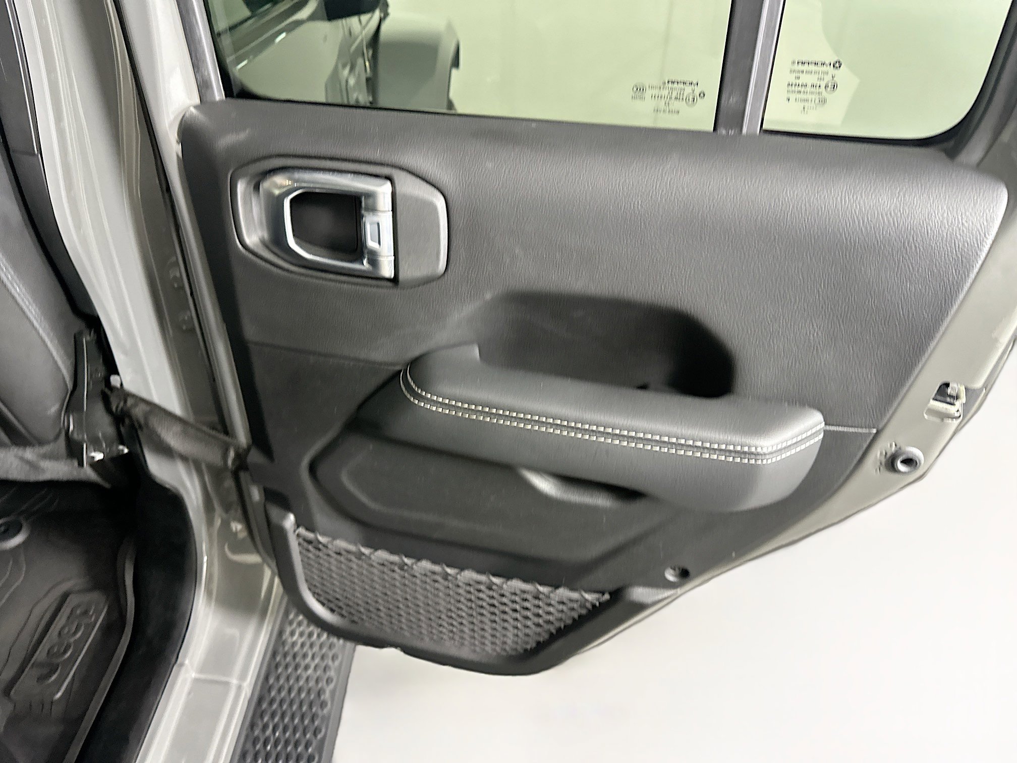 Used 2022 Jeep Wrangler Unlimited Sahara AWD/4WD image 29
