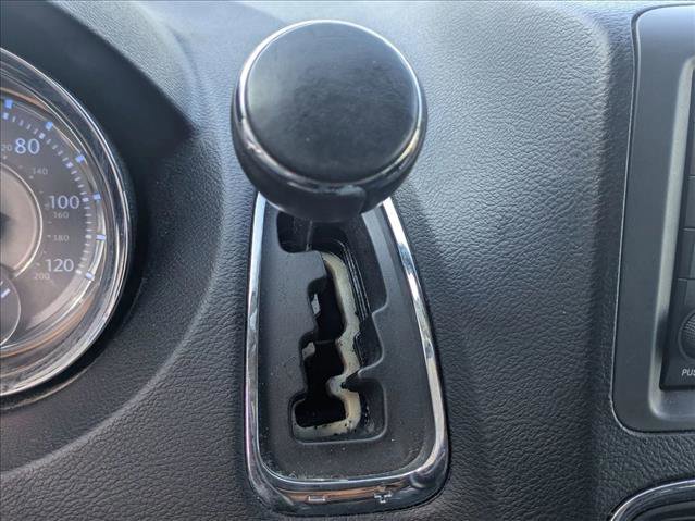 Used 2015 Chrysler Town & Country Touring image 14