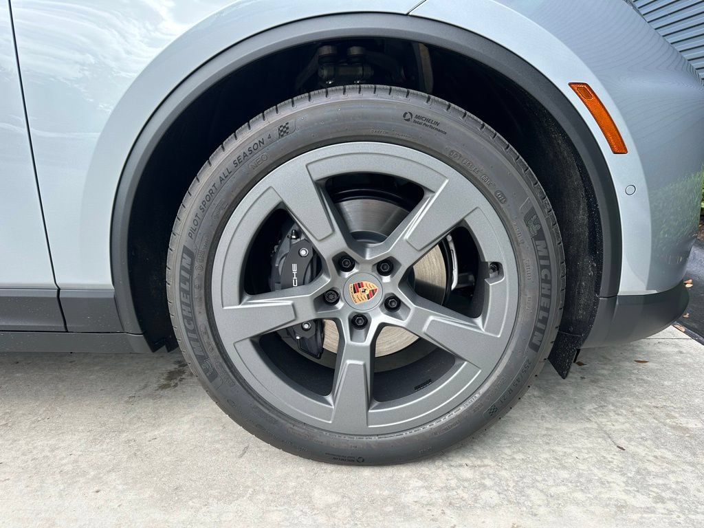 Used 2026 Porsche Macan Electric RWD image 15