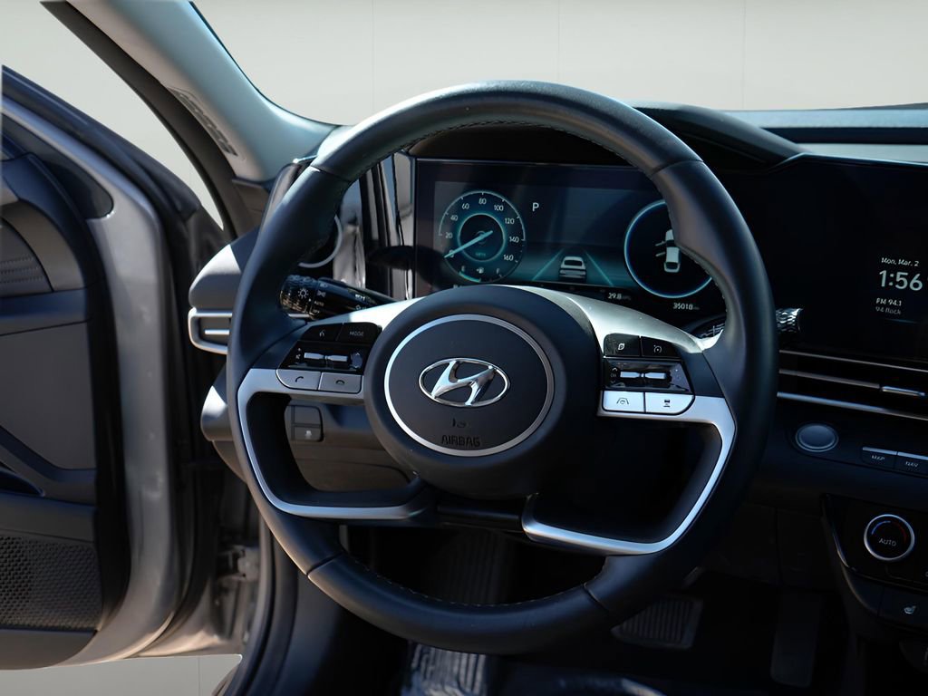 Used 2023 Hyundai Elantra SEL w/ Convenience Package image 18