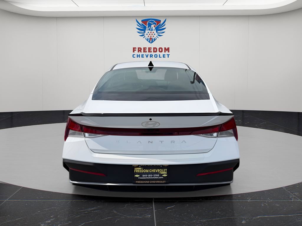 Used 2025 Hyundai Elantra Sport image 5