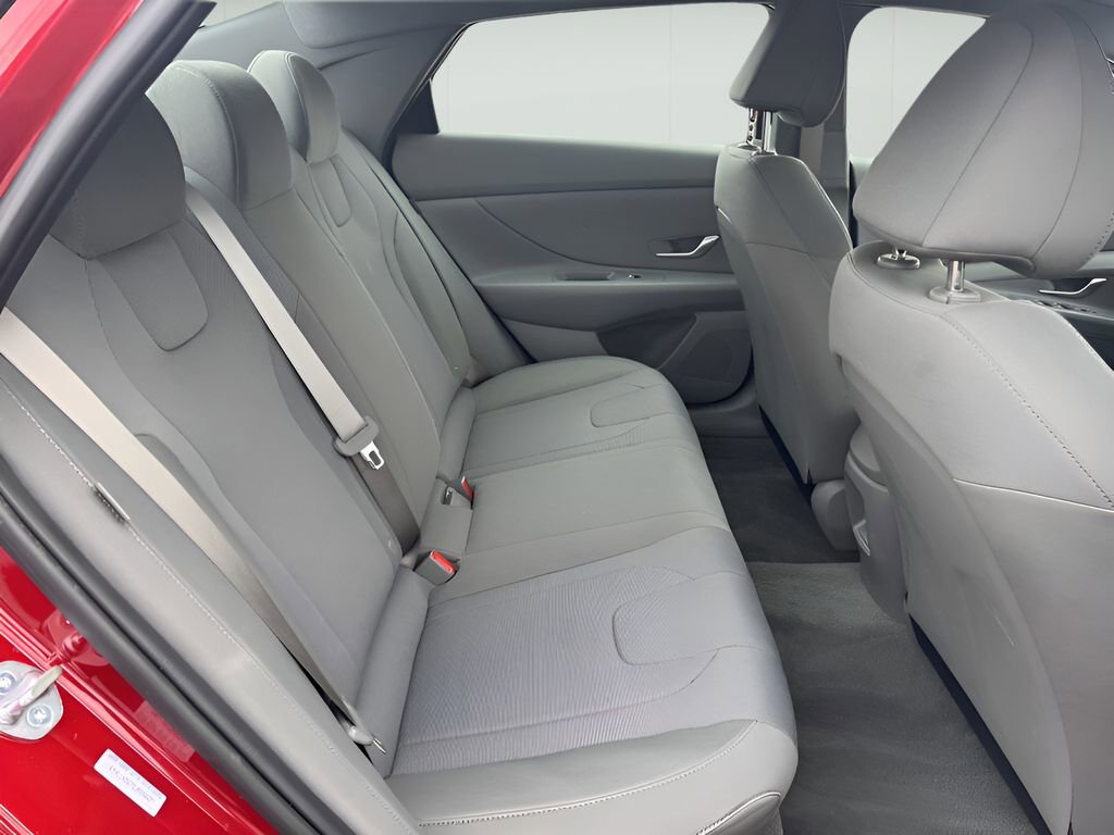 Used 2025 Hyundai Elantra SE FWD image 19