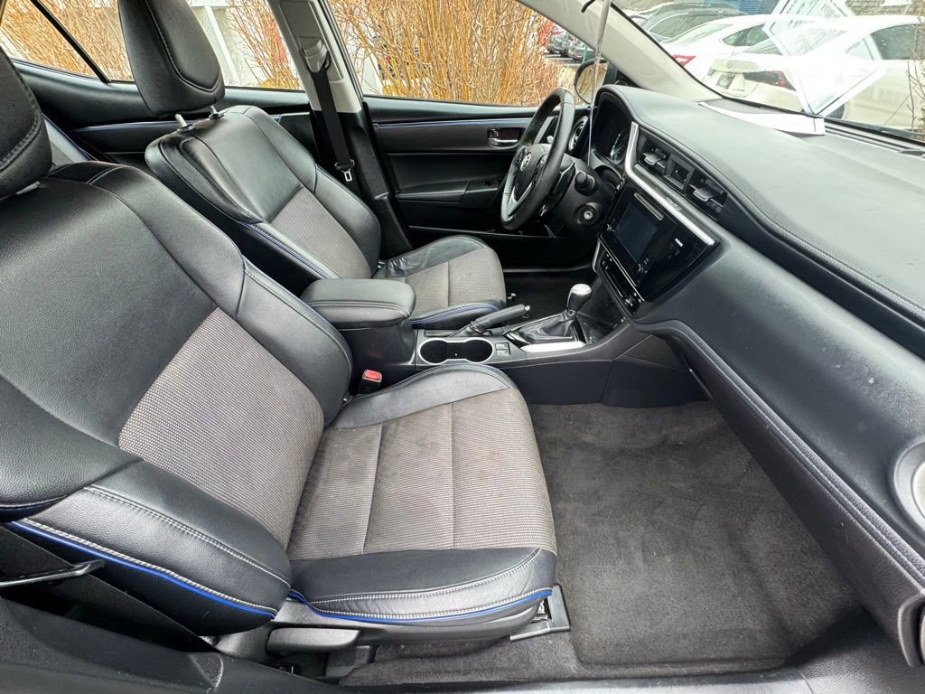 Used 2017 Toyota Corolla SE w/ Carpet Mat Package (TMS) FWD image 11