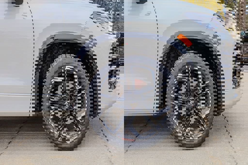 New 2026 Volkswagen Tiguan SEL R-Line image 9