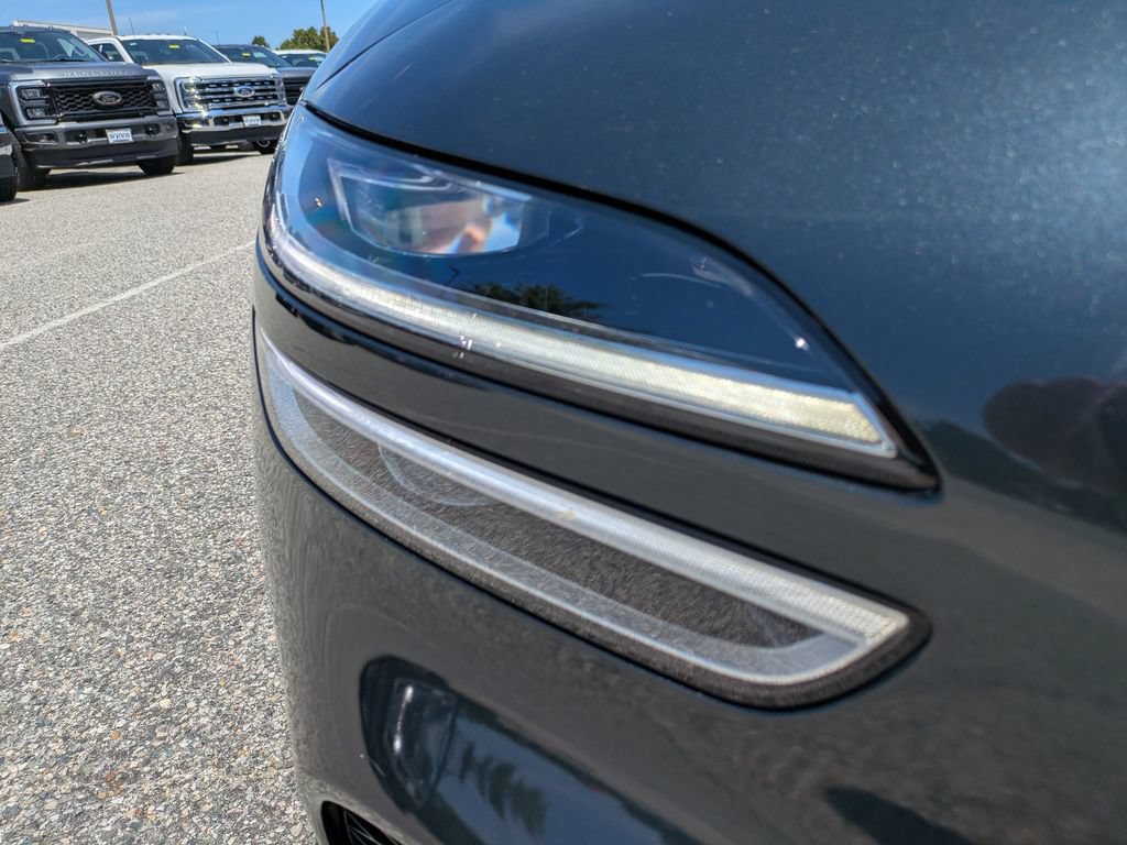 Used 2023 Genesis G70 2.0T AWD/4WD image 10
