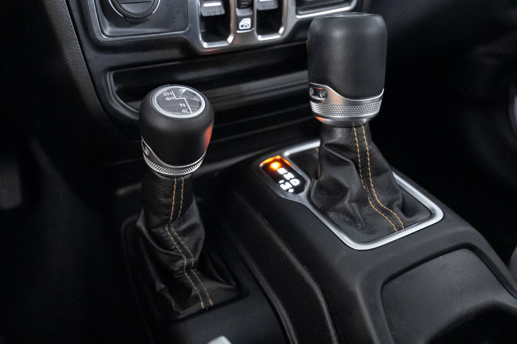 Used 2022 Jeep Wrangler Unlimited Sahara AWD/4WD image 35