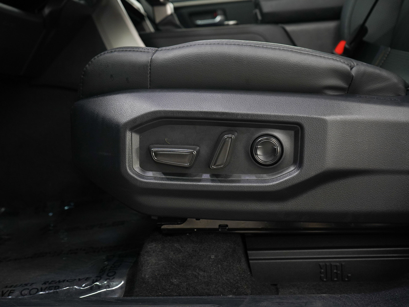 Used 2025 Toyota Sequoia Limited w/ Tow Technology Package AWD/4WD image 23
