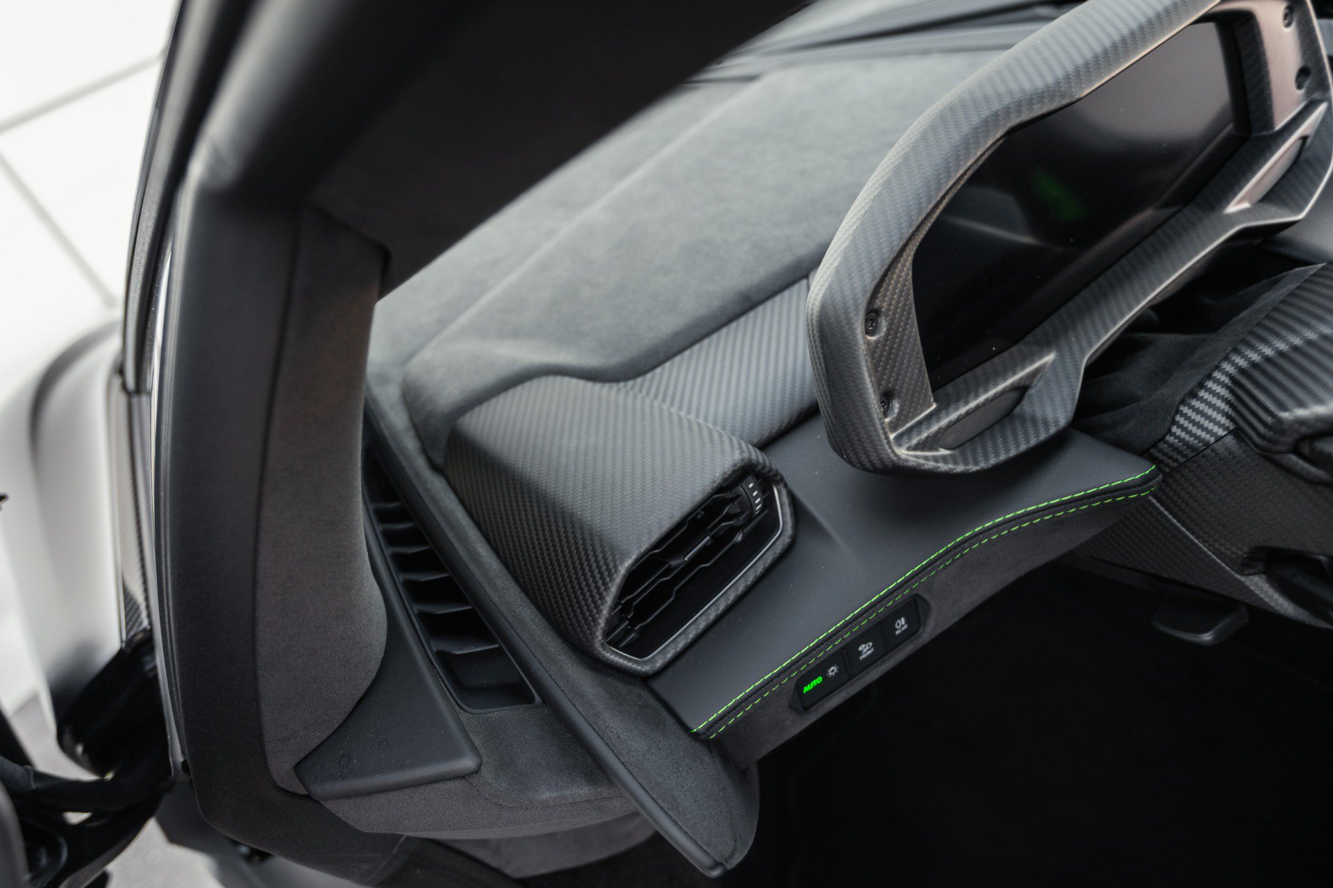 Used 2025 Lamborghini Revuelto AWD/4WD image 64